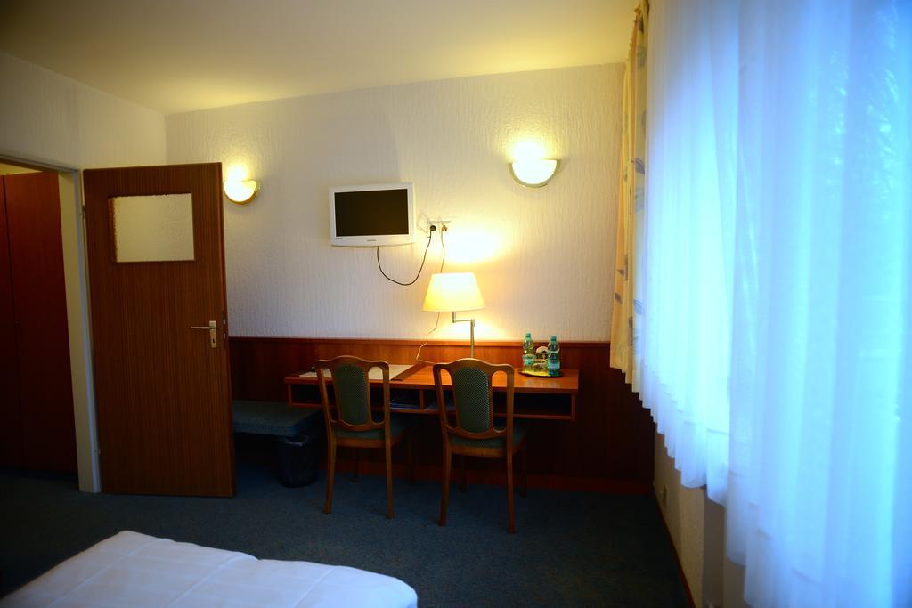 Hotel Marienhof Duesseldorf Нойс Екстериор снимка