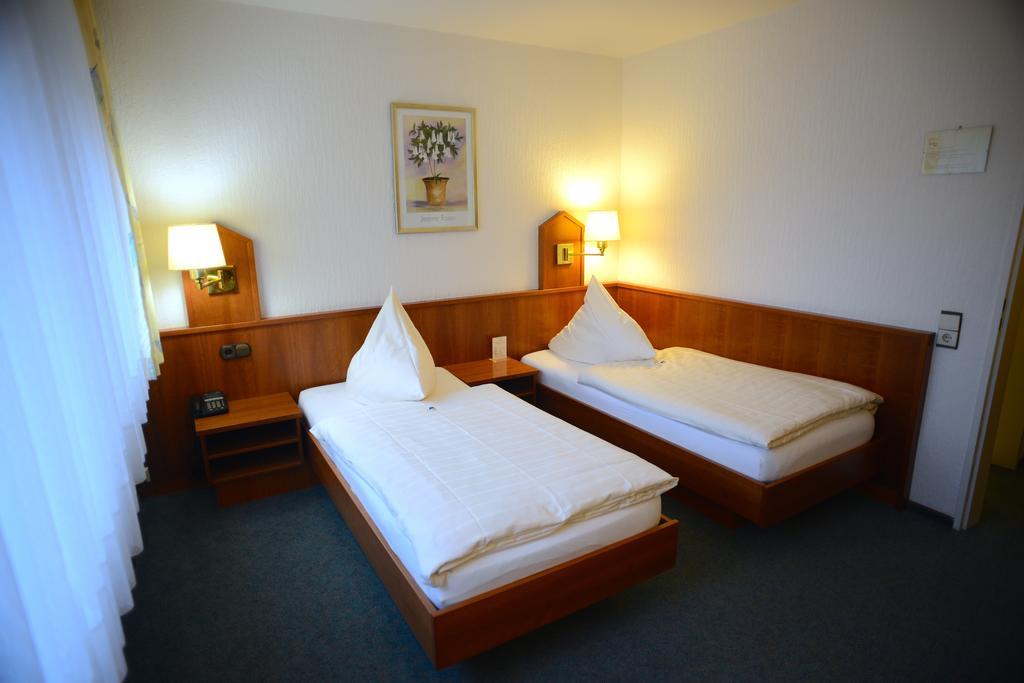 Hotel Marienhof Duesseldorf Нойс Екстериор снимка