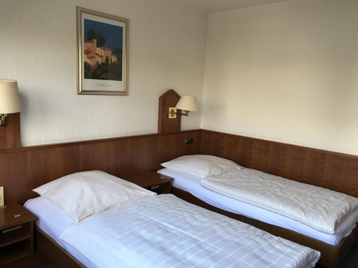 Hotel Marienhof Duesseldorf Нойс Екстериор снимка